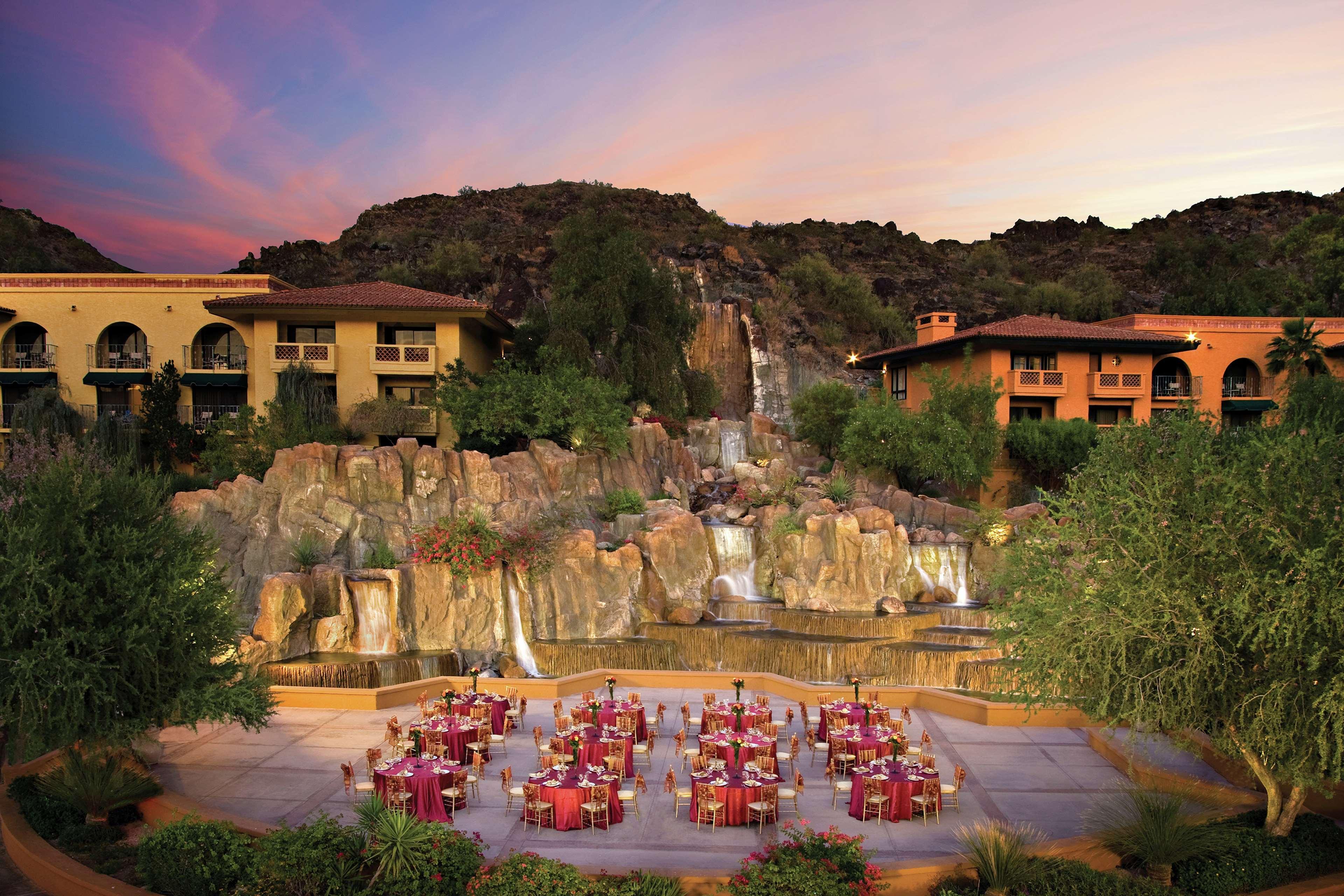 Hilton Phoenix Tapatio Cliffs Resort Exterior photo