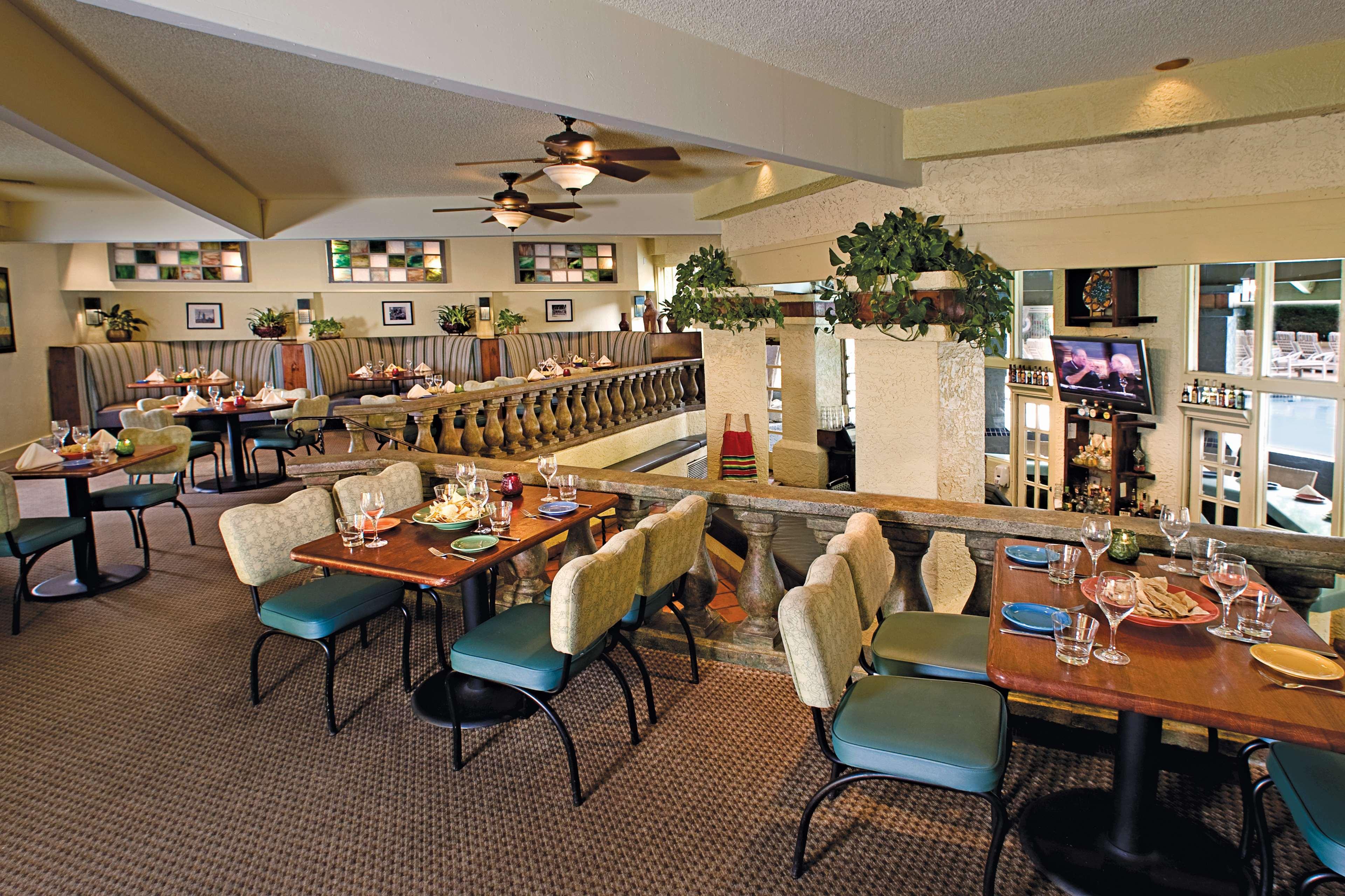 Hilton Phoenix Tapatio Cliffs Resort Exterior photo