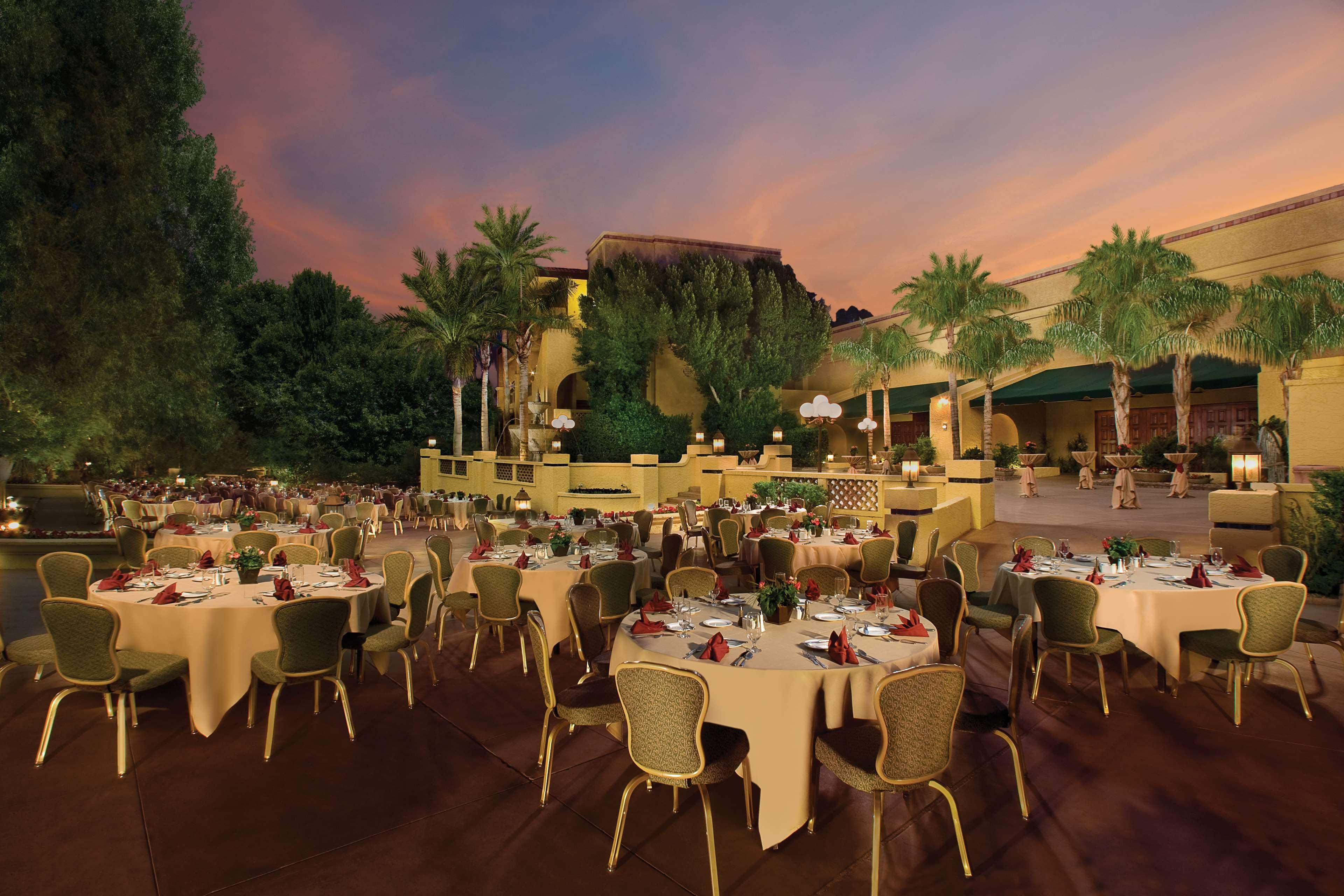 Hilton Phoenix Tapatio Cliffs Resort Restaurant photo