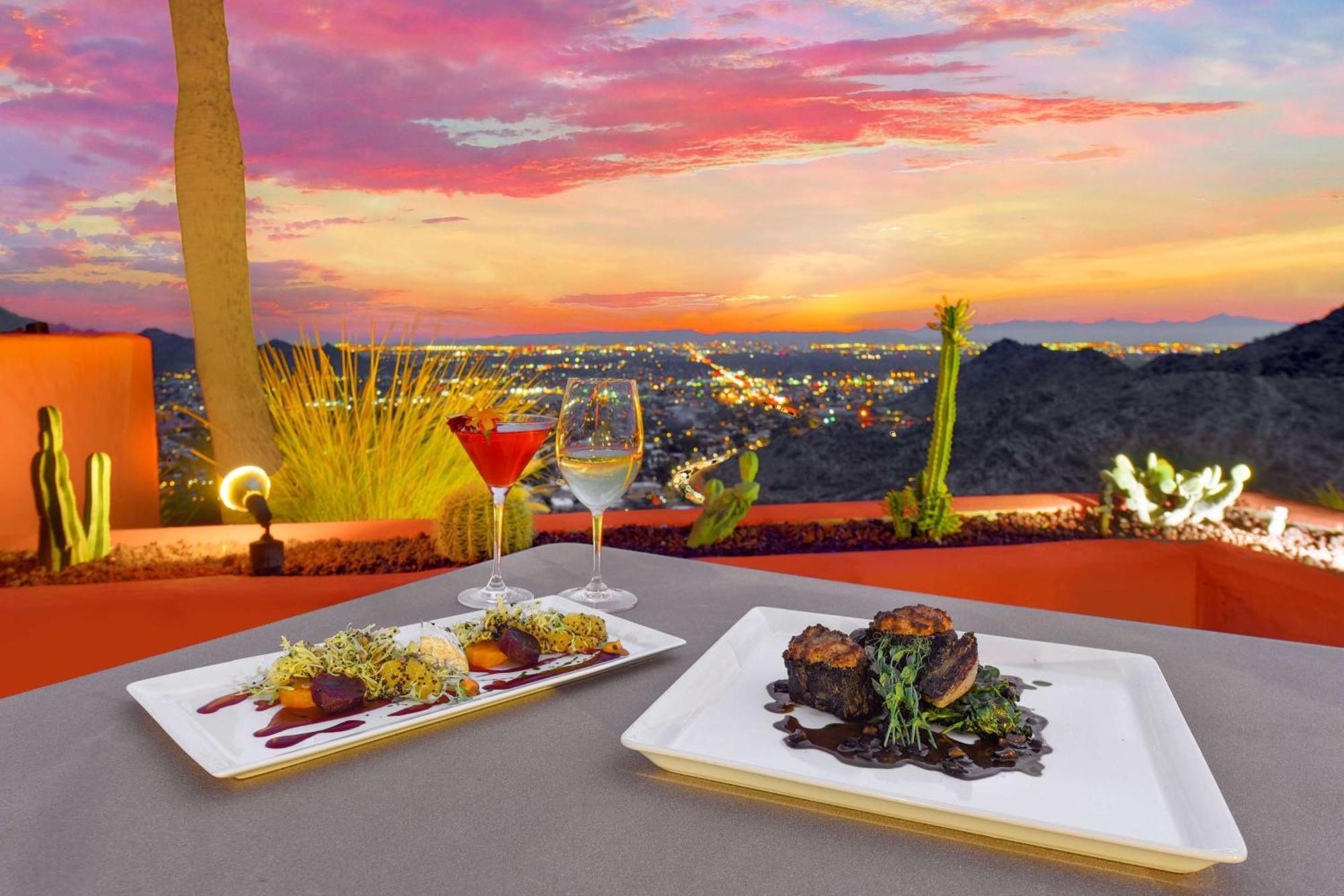 Hilton Phoenix Tapatio Cliffs Resort Exterior photo