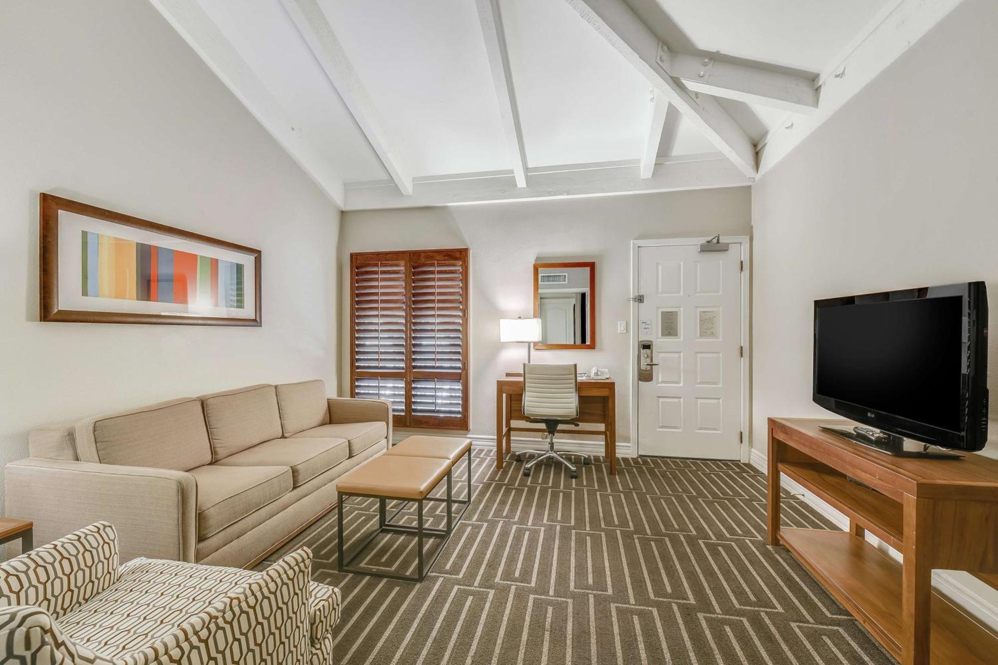 Hilton Phoenix Tapatio Cliffs Resort Exterior photo