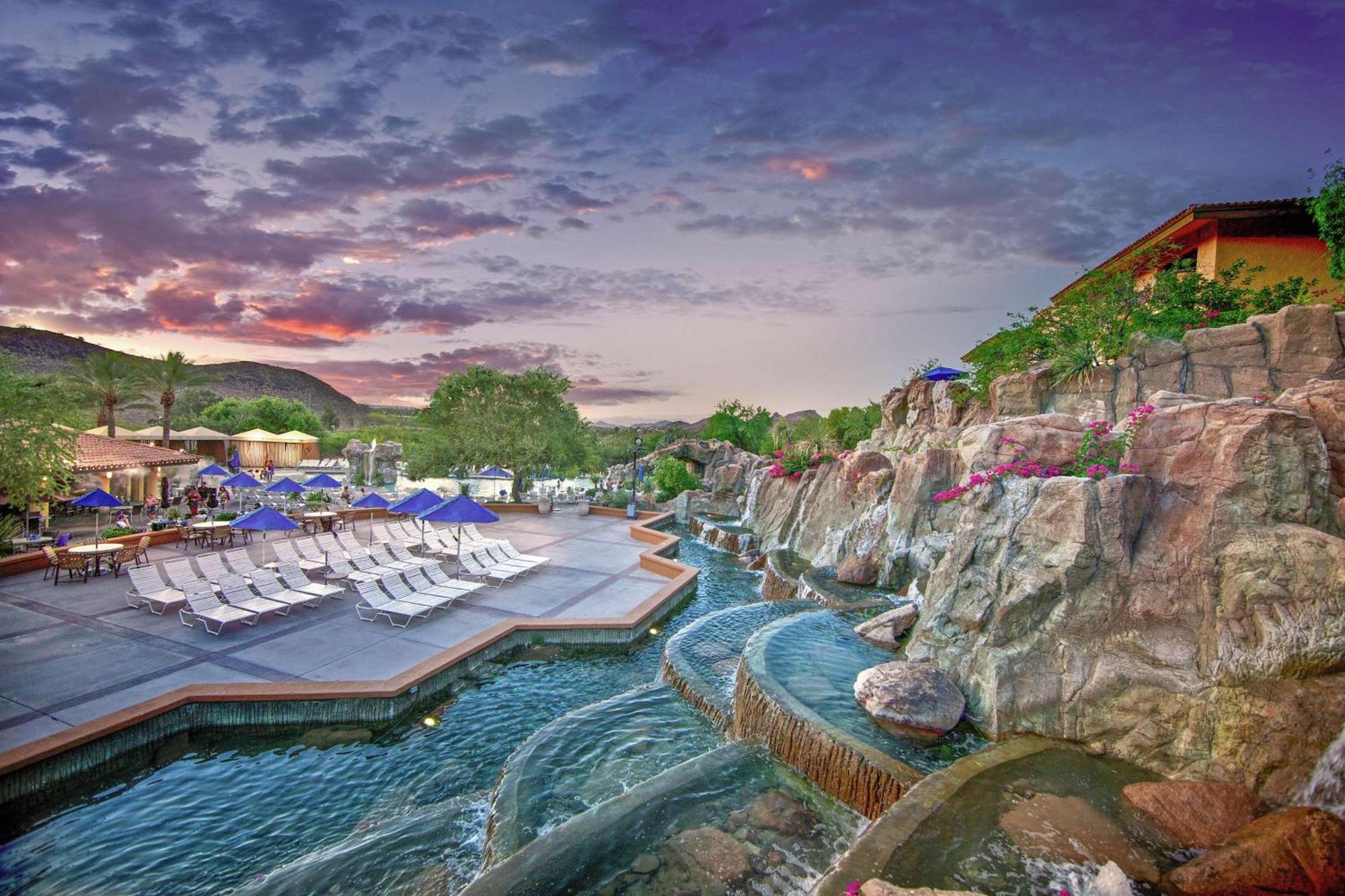 Hilton Phoenix Tapatio Cliffs Resort Exterior photo