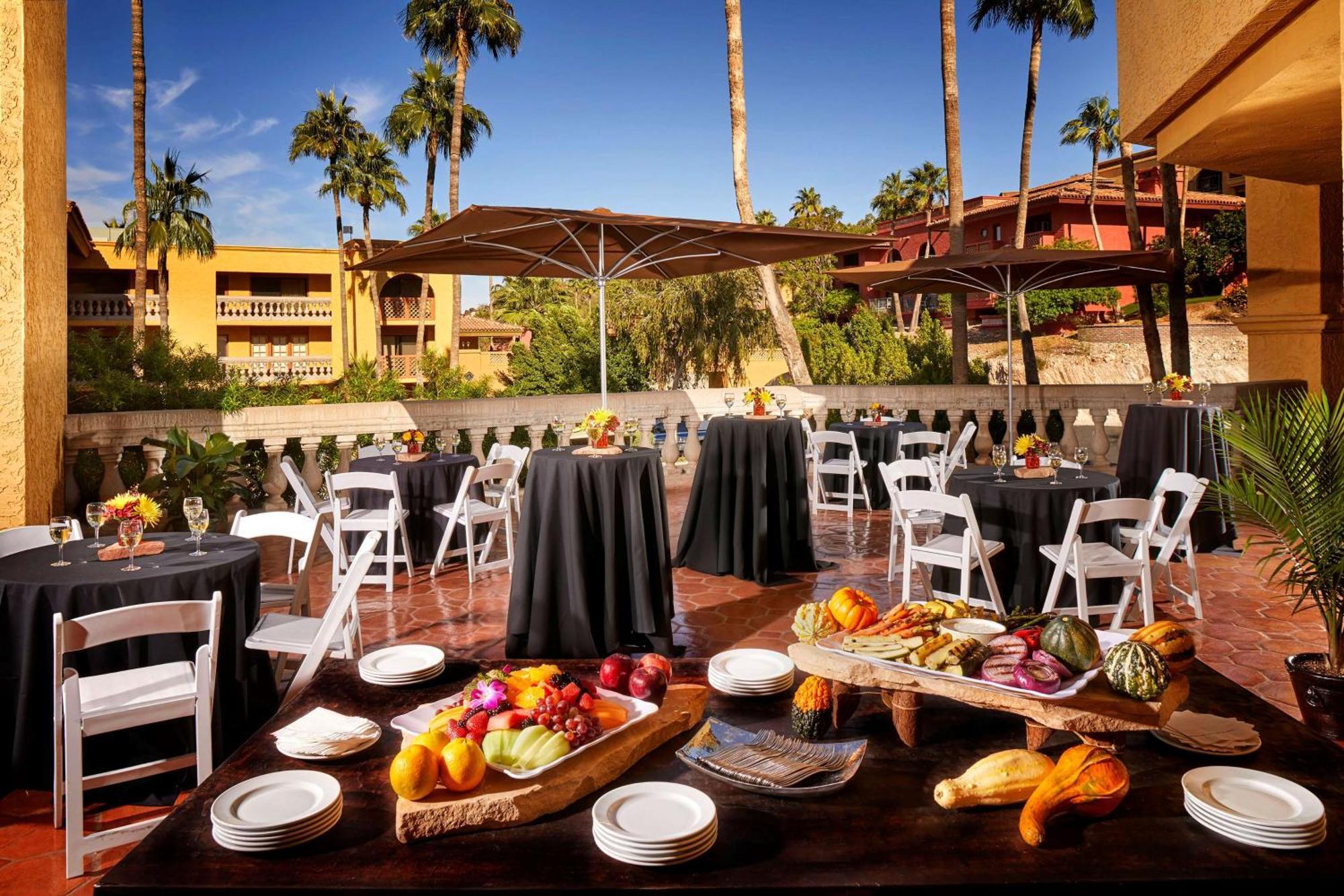 Hilton Phoenix Tapatio Cliffs Resort Exterior photo